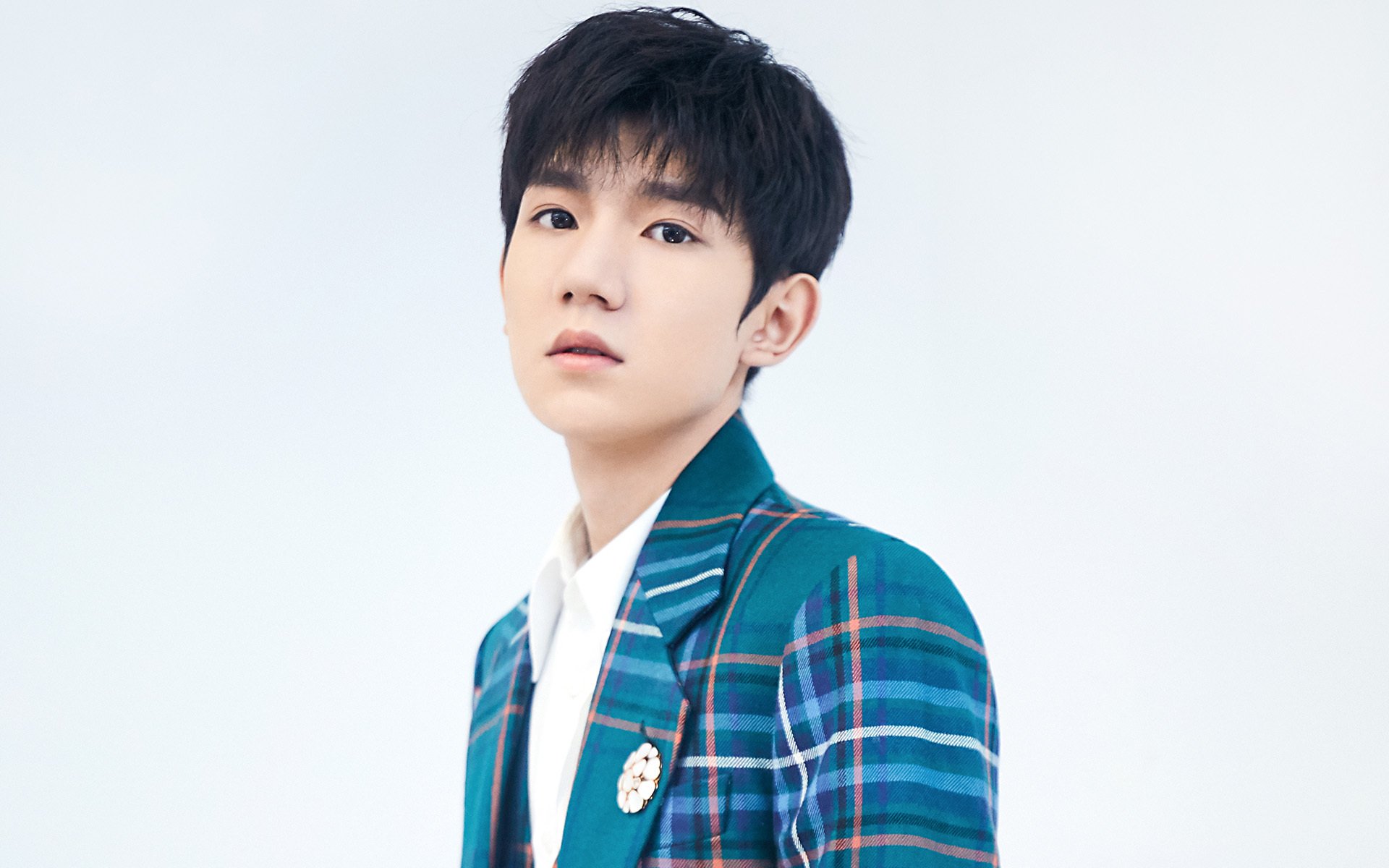 足球比赛中哪位球员表现最出色，值得称赞？，足球比赛球星