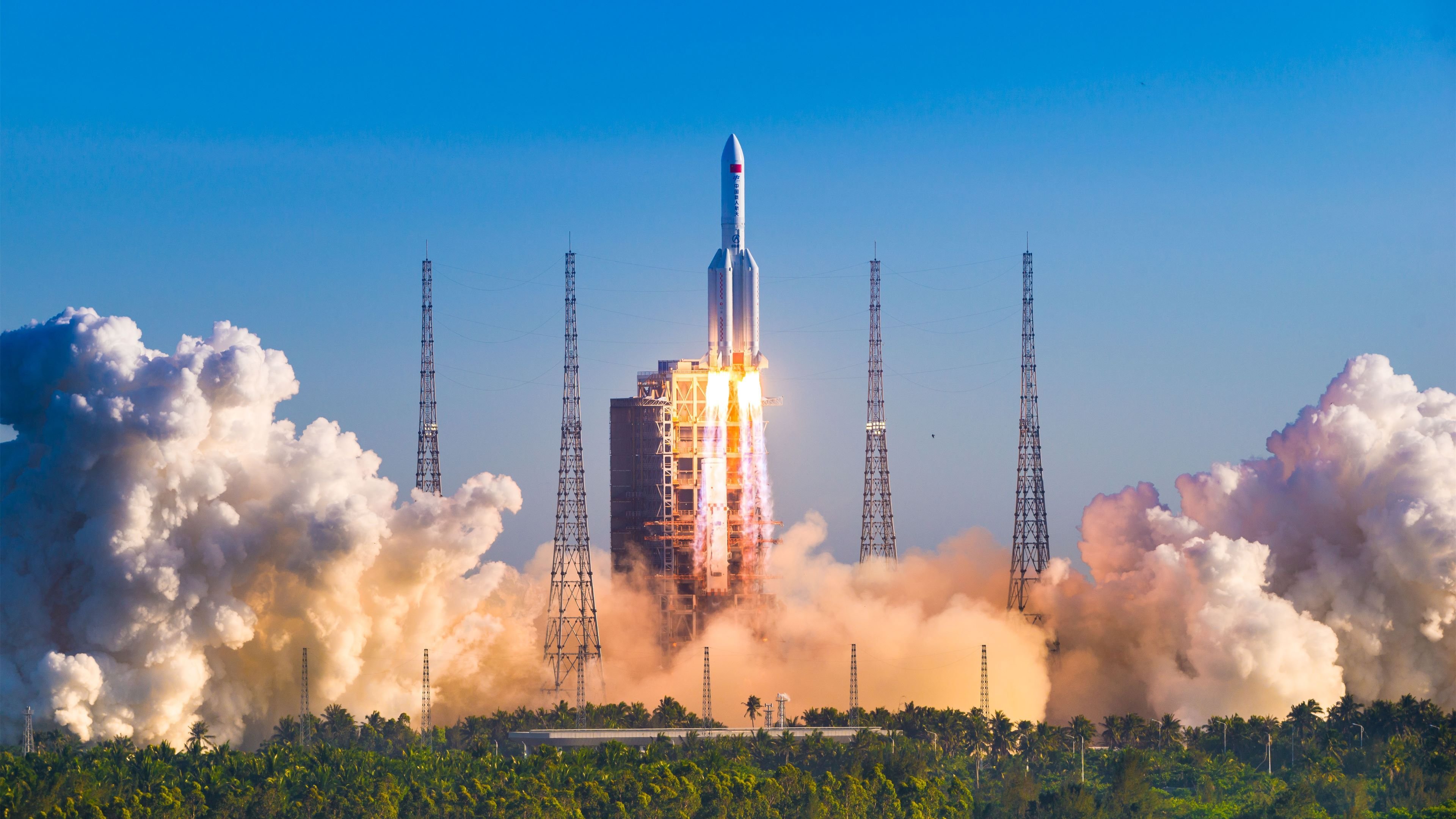 泰国骑手Natchinapha Rattanachotirat荣获2024年最佳障碍赛骑手奖，表彰其卓越表现。