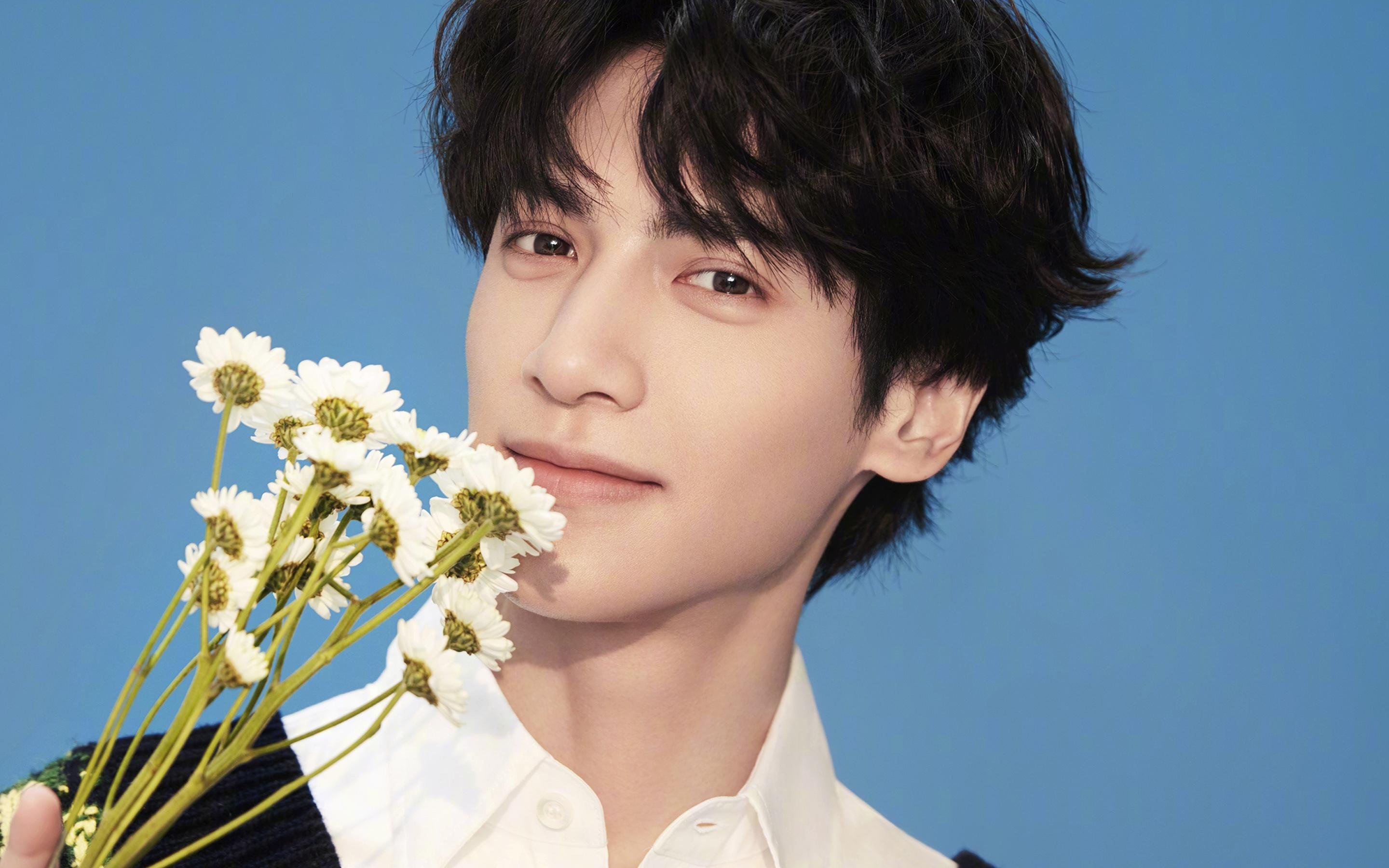 快速逼抢制造空档引爆进攻端